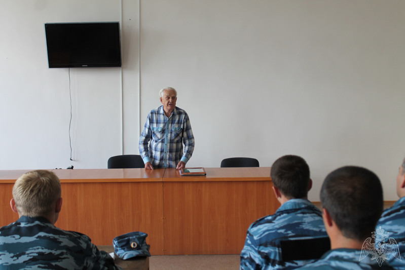 Ветеран вневедомственной охраны рассказал росгвардейцам о своем военном детстве