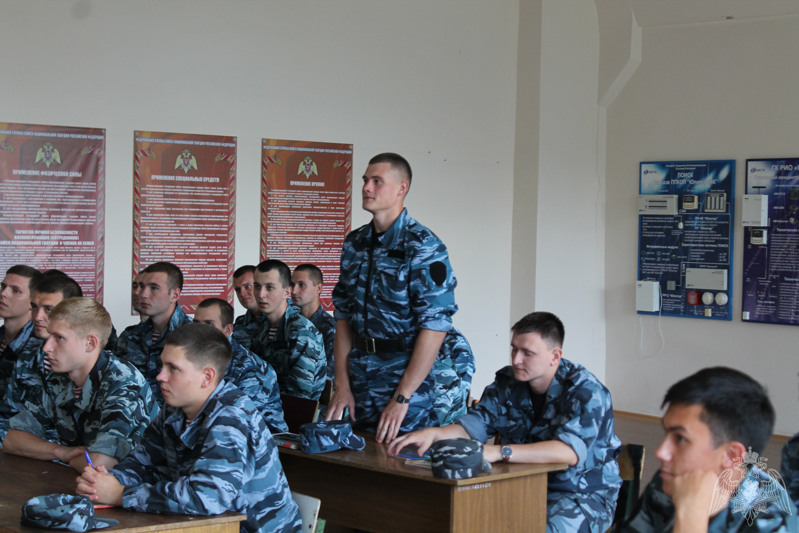Ветеран вневедомственной охраны рассказал росгвардейцам о своем военном детстве