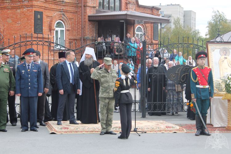В Кургане начальник штаба управления Росгвардии принял участие в церемонии памяти святого благоверного Великого князя Александра Невского по награждению лучших кадет
