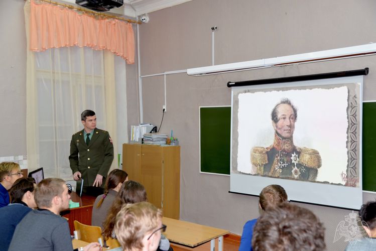 В день празднования 250-летия со дня рождения графа Комаровского росгвардейцы в Зауралье провели тематические занятия для школьников