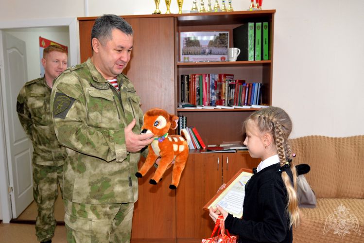 Победителей конкурса детских рисунков Росгвардии наградили в Зауралье