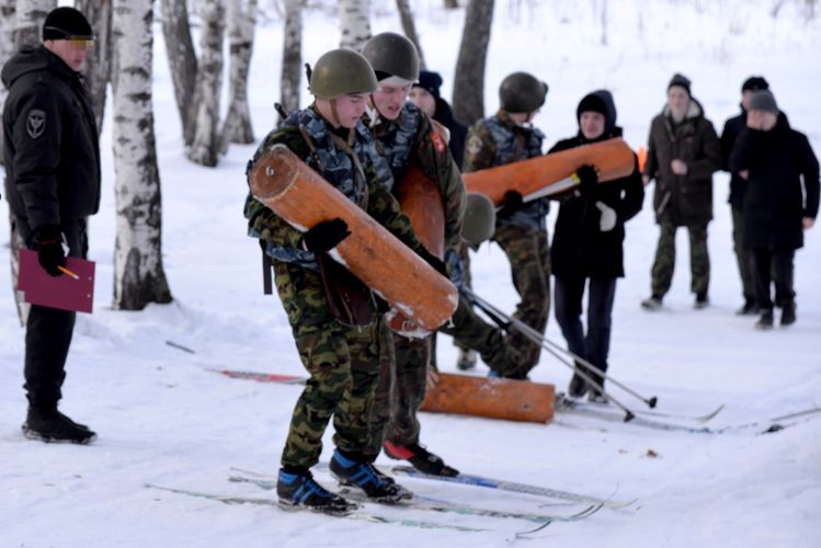 Росгвардия выступила соорганизатором памятных соревнований по кадетскому биатлону в Зауралье (видео)