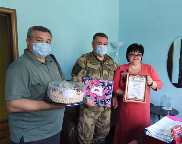 Представители Росгвардии поздравили сотрудников Курганской областной библиотеки имени В.Ф. Потанина с профессиональным праздником
