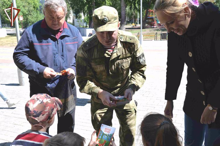 В Зауралье росгвардейцы организовали праздник для воспитанников школьного лагеря