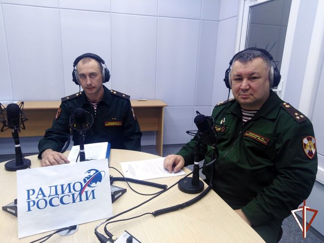 В прямом эфире радио «России» представители Росгвардии рассказали курганцам, как стать офицером правоохранительного ведомства
