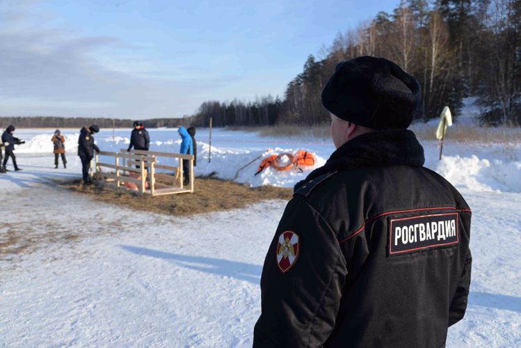 Росгвардия обеспечивает безопасность зауральцев во время православного праздника Крещения Господня