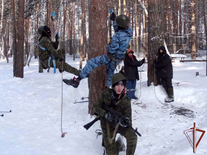 Памяти павших офицеров курганского СОБР Росгвардии посвятили военно-патриотическое мероприятие в Зауралье (видео)