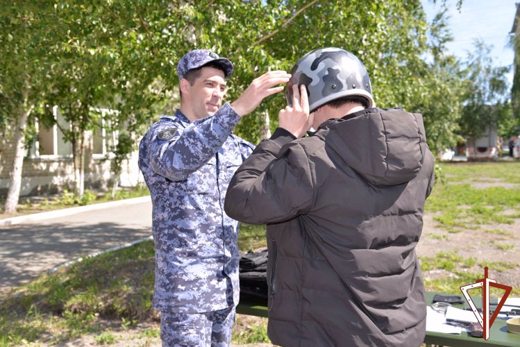В Управлении Росгвардии по Курганской области провели День призывника (видео)