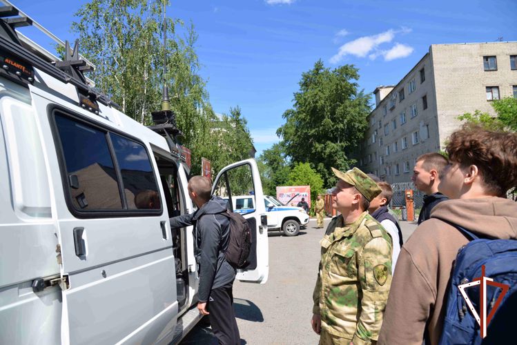 В Управлении Росгвардии по Курганской области провели День призывника (видео)