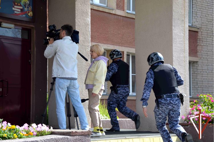 Росгвардия в Зауралье проверяет безопасность образовательных учреждений перед началом учебного года