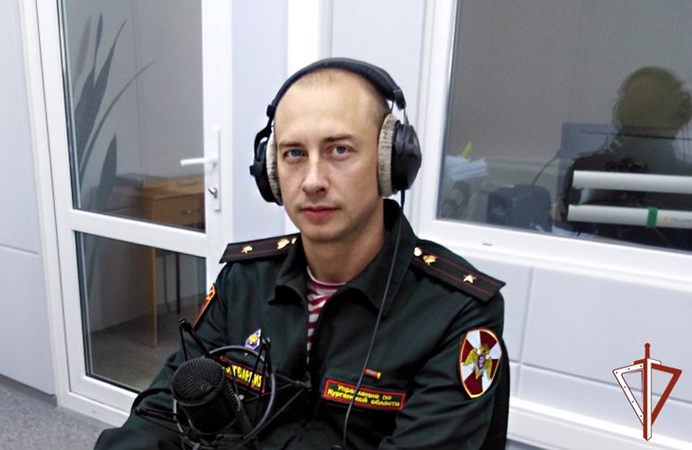 Офицер Росгвардии рассказал зауральским радиослушателям о службе в войсках правопорядка