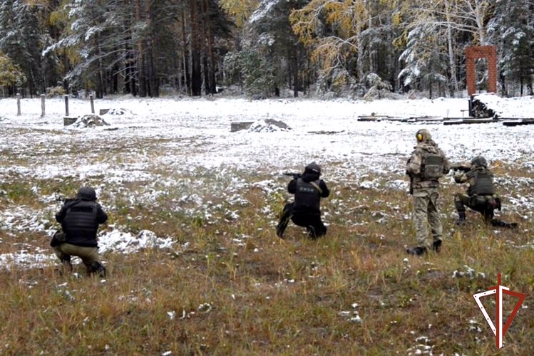 Спецподразделения Росгвардии в Зауралье провели комплексную тренировку в полевых условиях (видео)
