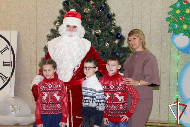 Дети росгвардейцев побывали на новогоднем празднике в Кургане (фото)