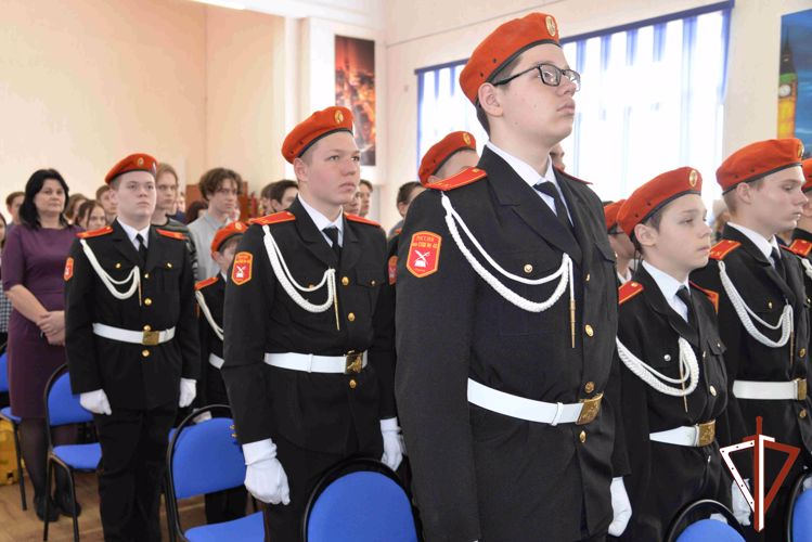 Представители Росгвардии поздравили курганских школьников с  посвящением в кадеты