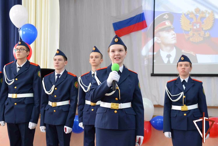 Представители Росгвардии поздравили курганских школьников с  посвящением в кадеты