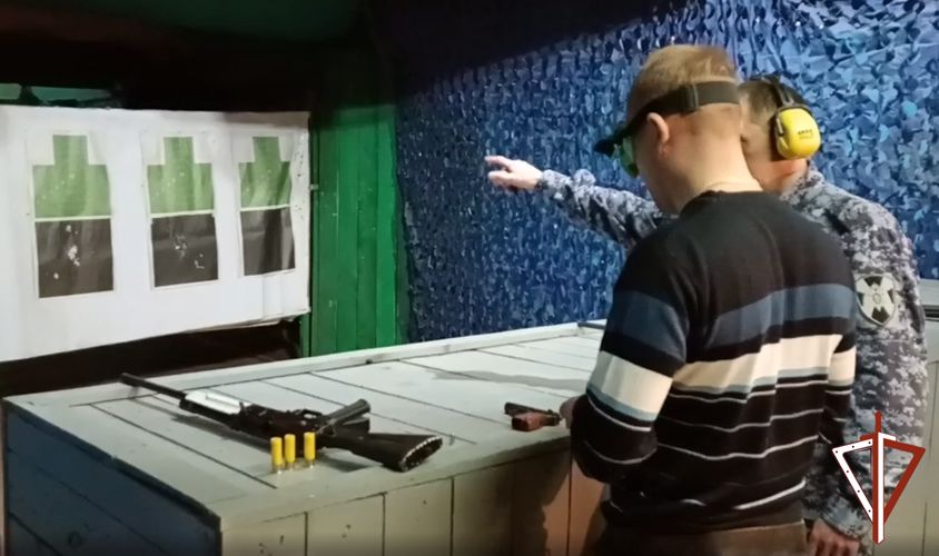 Корреспонденты курганской телекомпании понаблюдали за ходом экзамена для будущих владельцев оружия (видео)