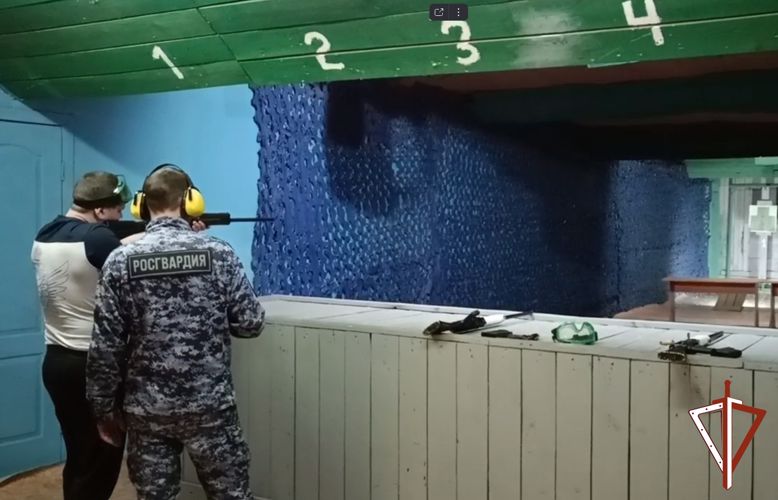 Корреспонденты курганской телекомпании понаблюдали за ходом экзамена для будущих владельцев оружия (видео)