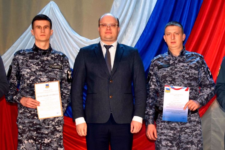 Сотрудников Росгвардии отметили благодарностями главы муниципального округа Зауралья