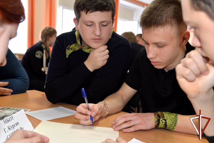 Росгвардия организовала межшкольный историко-краеведческий турнир в Кургане (видео)