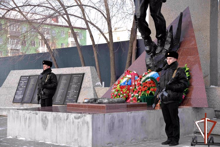 Росгвардейцы в Кургане почтили память воинов-интернационалистов
