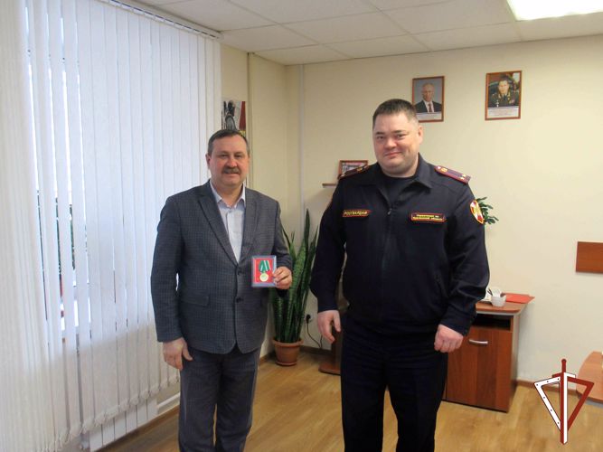 Сотрудников государственного контроля и лицензионно-разрешительной службы Росгвардии наградили в Кургане