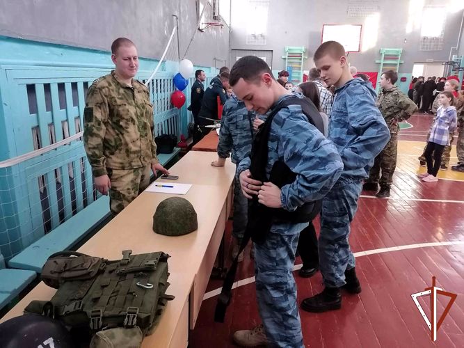 Представители Росгвардии принимают участие в месячнике оборонно-массовой и спортивной работы в Зауралье