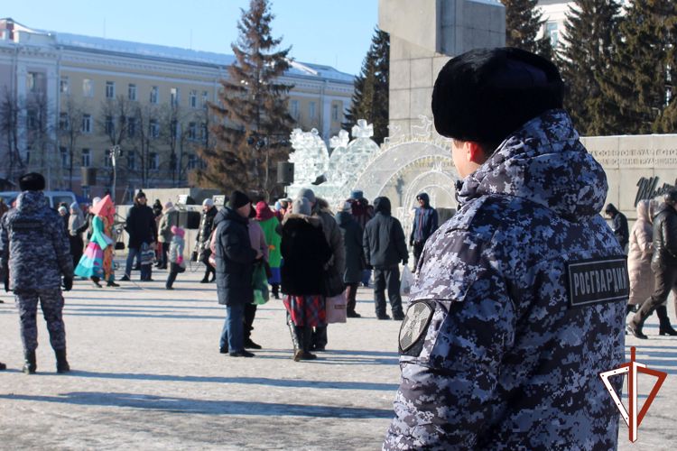 Сотрудники Росгвардии обеспечили правопорядок во время праздничного мероприятия в честь юбилея Курганской области