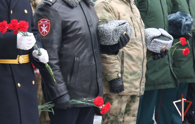 Представители Росгвардии в Кургане почтили память защитников Отечества