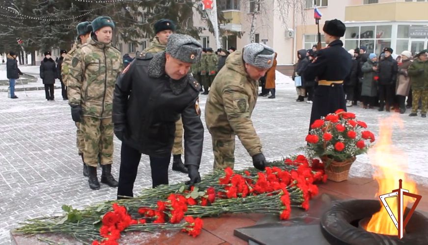 Представители Росгвардии в Кургане почтили память защитников Отечества