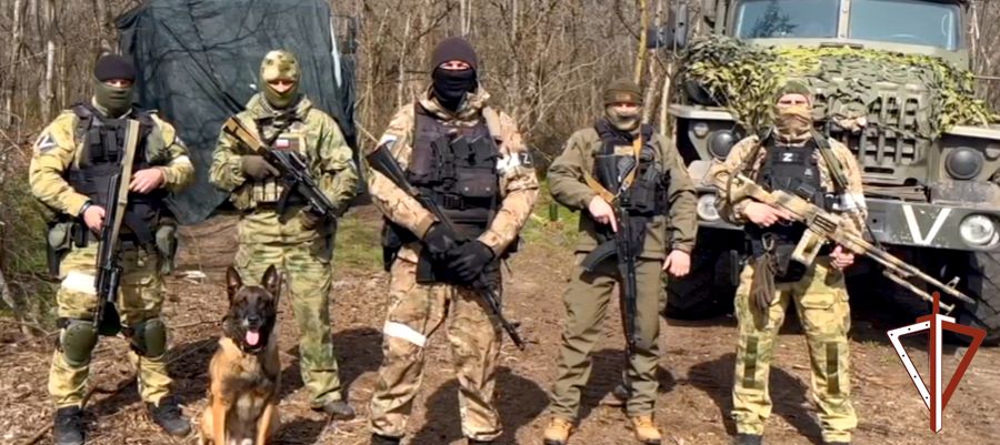 Росгвардейцы - участники спецоперации записали видеообращение с передовой к курганским школьникам (видео)