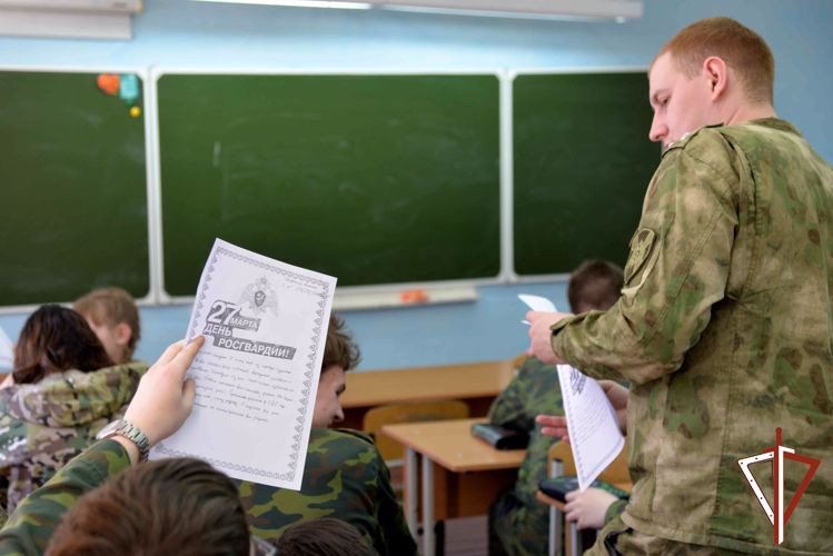 Школьники из Кургана написали письма росгвардейцам — участникам спецоперации