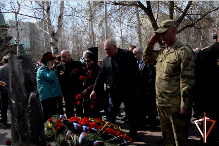 Память зауральцев - ликвидаторов аварии на Чернобыльской АЭС почтили представители Росгвардии
