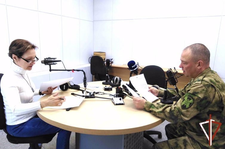 Офицер Росгвардии в прямом эфире на «Радио России — Курган» рассказал о патриотической работе ведомства (аудио)
