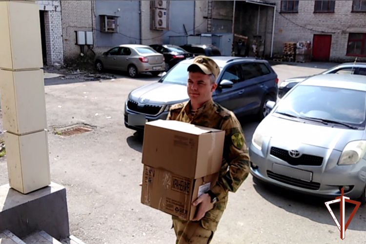 Росгвардейцы собрали гуманитарную помощь для пострадавших в пожарах зауральцев