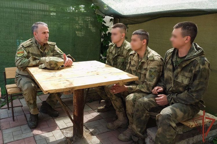 Начальник Главного военно-политического управления Росгвардии посетил подразделения в районе СВО