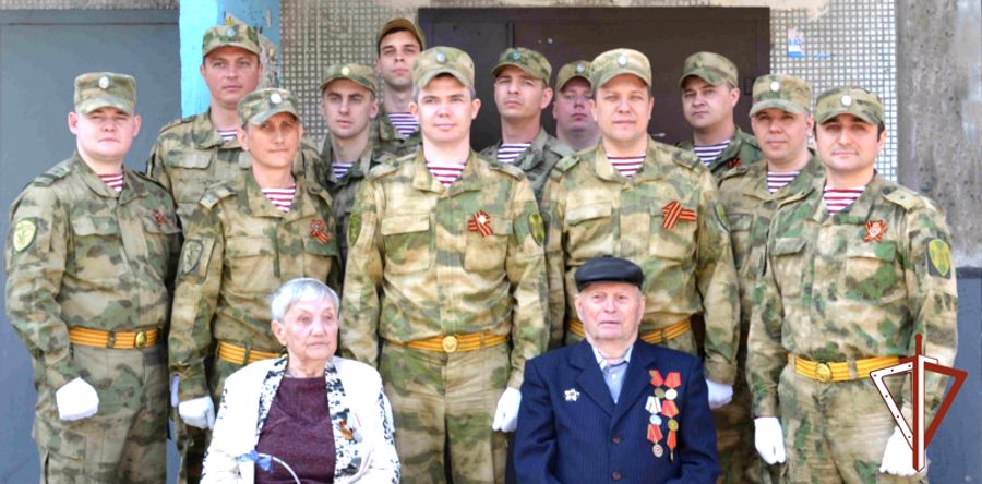 «Парад у дома ветерана» провела Росгвардия в Кургане (фото, видео)
