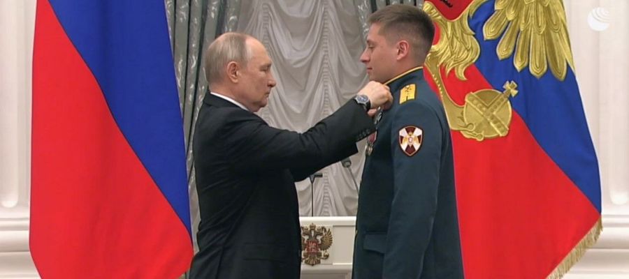 Президент Российской Федерации вручил госнаграду росгвардейцу - участнику специальной военной операции