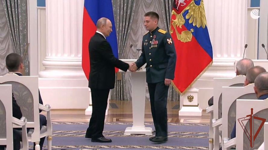 Президент Российской Федерации вручил госнаграду росгвардейцу - участнику специальной военной операции