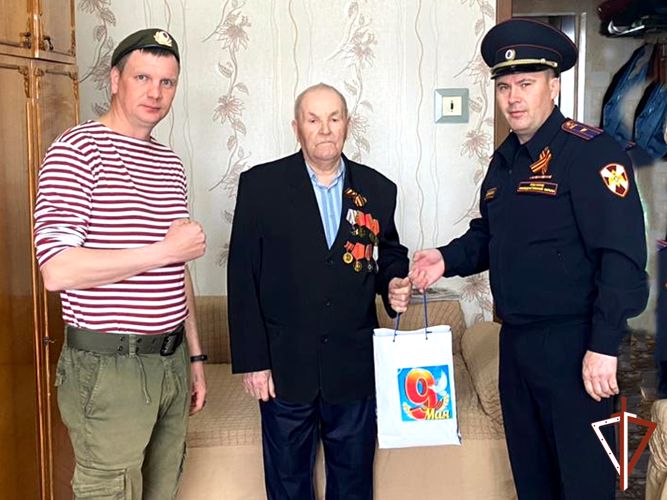  Ветеранов Великой Отечественной войны поздравили сотрудники Росгвардии в Зауралье