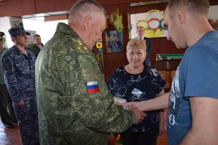 Сотрудники Росгвардии приняли участие в церемонии перезахоронения павшего красноармейца в Зауралье
