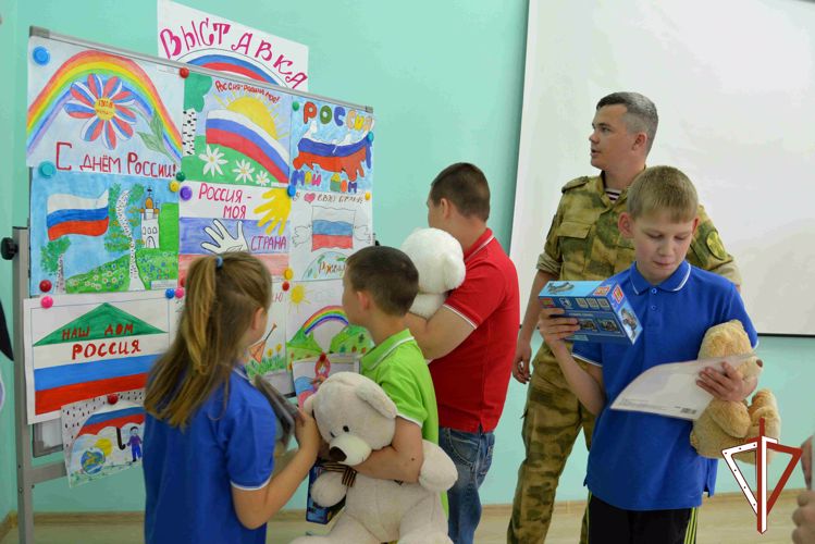 Ко Дню России росгвардейцы в Курганской области проводят патриотические мероприятия