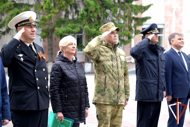 На службу в подразделения Росгвардии отправились призывники из Зауралья (видео)