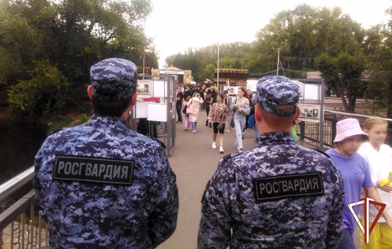 Росгвардия обеспечила правопорядок на праздничных молодежных мероприятиях в Курганской области