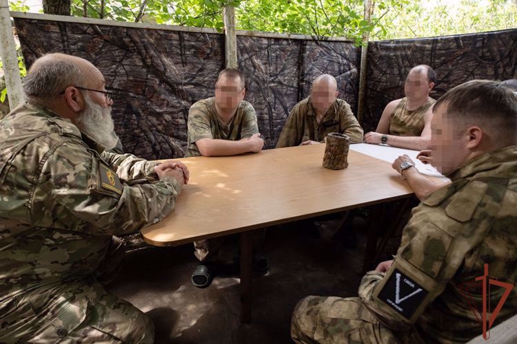 Православный священник посетил военнослужащих Росгвардии в ЛНР