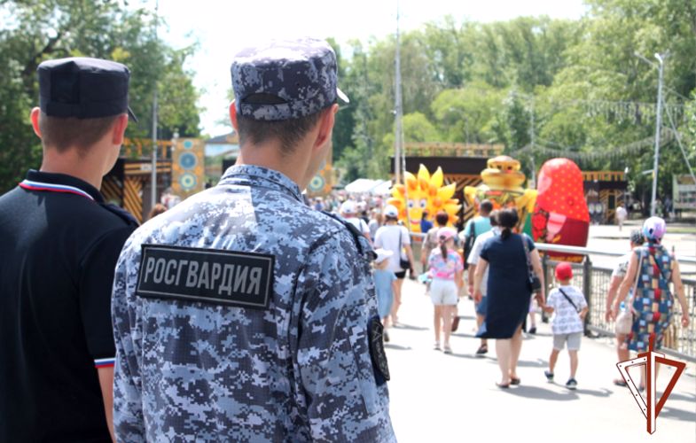 Сотрудники Росгвардии обеспечили правопорядок на праздничных мероприятиях в Зауралье