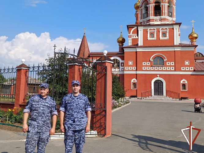 В День памяти небесного покровителя ведомства - князя Владимира росгвардейцы  в Кургане поставили свечи за здравие боевых товарищей