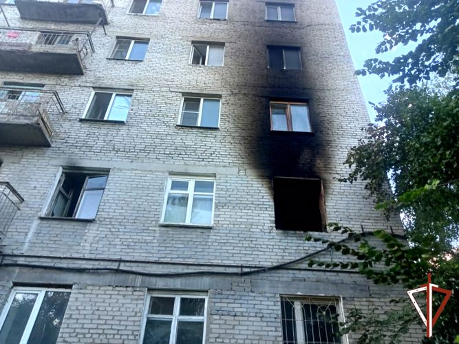 Сотрудники Росгвардии вовремя эвакуировали жильцов горящего многоквартирного дома в Кургане