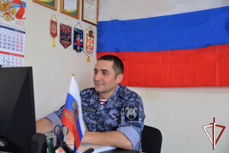 Представители Росгвардии в Кургане участвуют в онлайн-флешмобе ко Дню Российского Флага