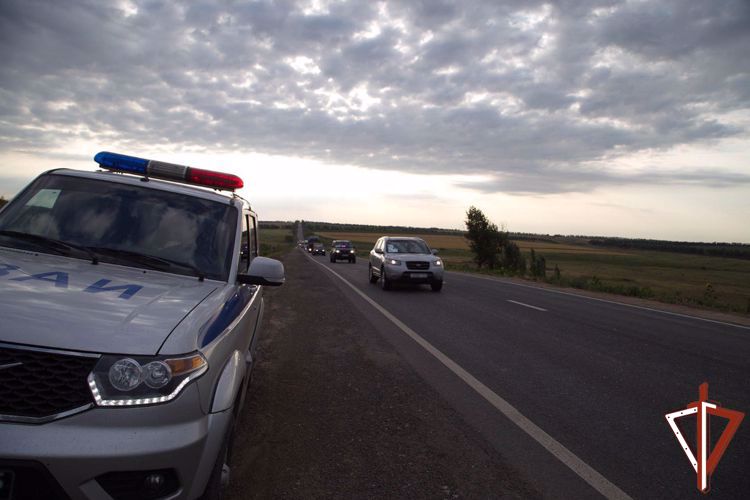 Росгвардейцы обеспечили безопасную доставку гуманитарной помощи жителям Донбасса