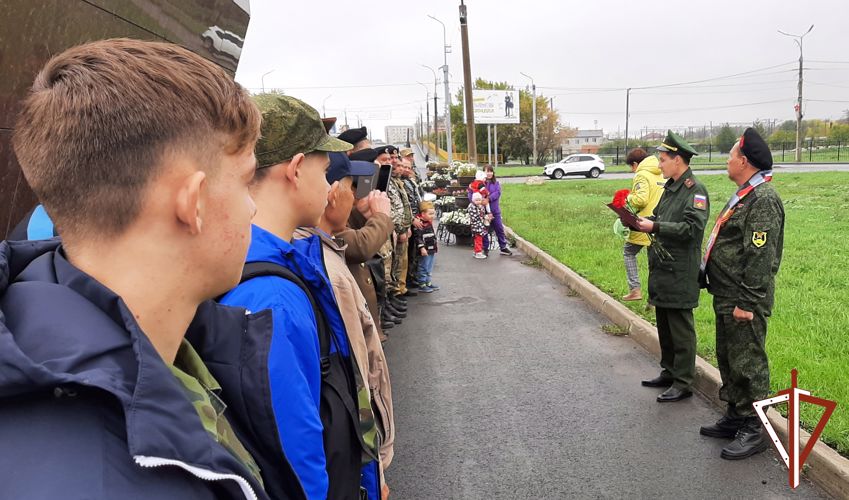 Ветераны войск правопорядка и курганские кадеты присоединились к автопробегу в День танкиста
